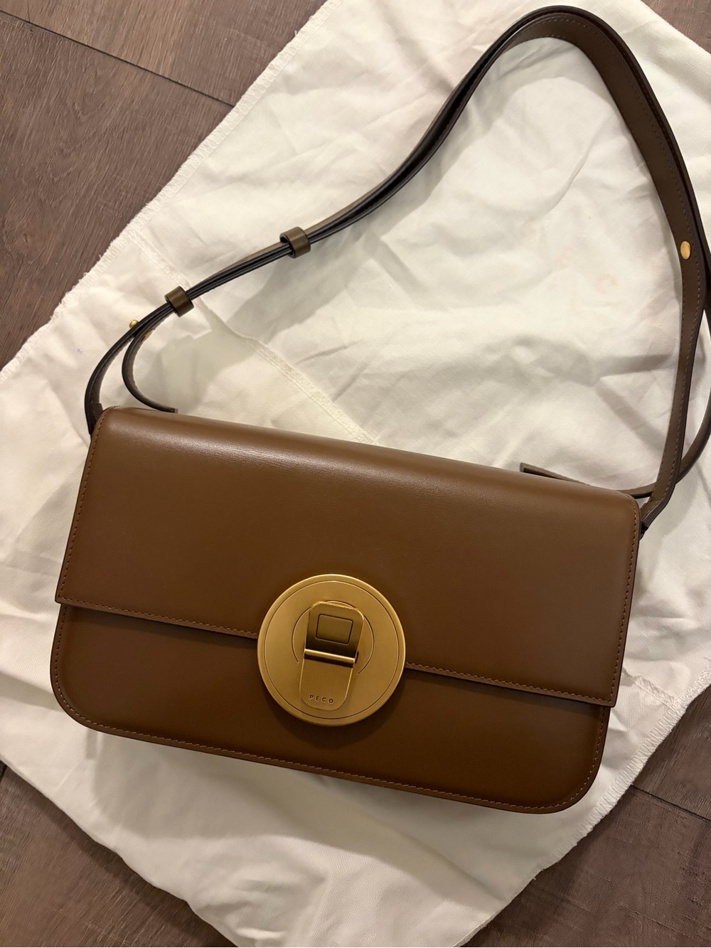 Classic Brown Leather Shoulder Bag with Gold Disc Clasp